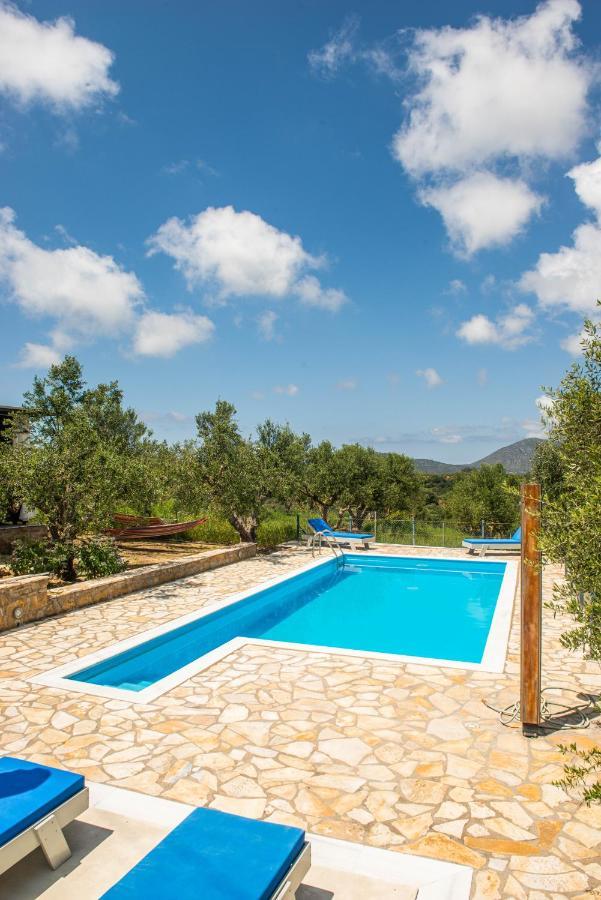 Hakuna Matata Holidays Wooden Lodge With Airco & Pool In Greek Olive Grove Methoni  Extérieur photo