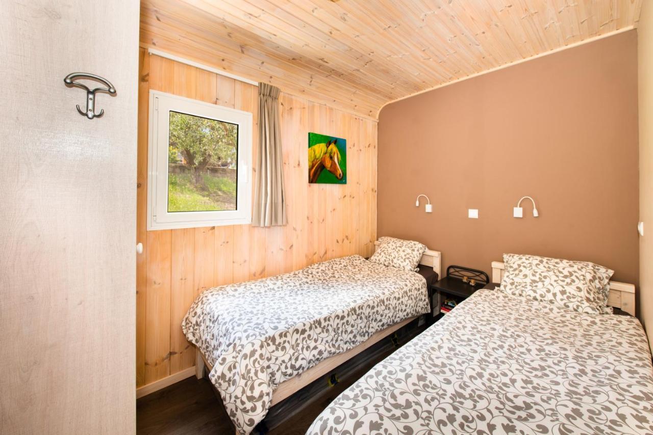 Hakuna Matata Holidays Wooden Lodge With Airco & Pool In Greek Olive Grove Methoni  Extérieur photo