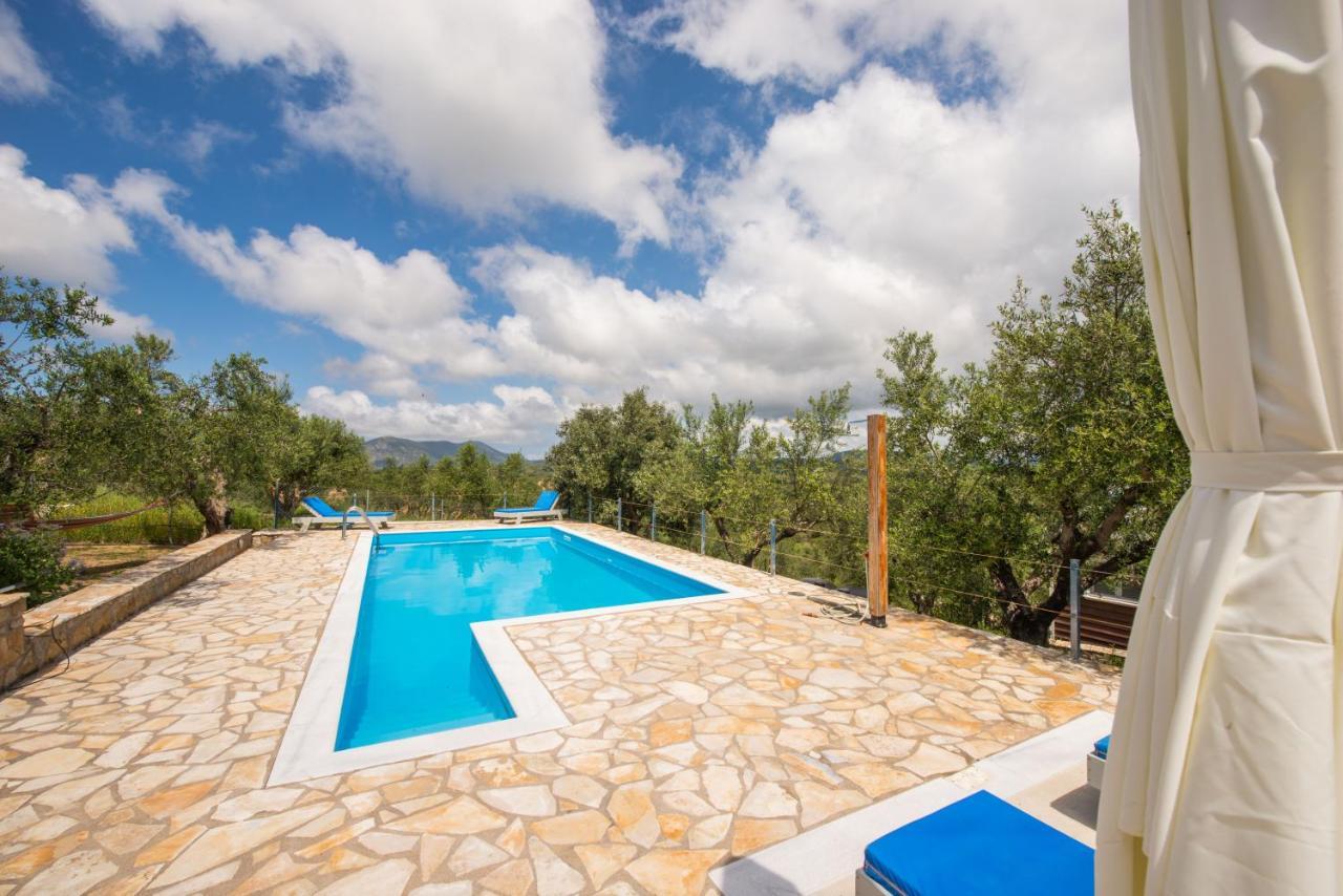 Hakuna Matata Holidays Wooden Lodge With Airco & Pool In Greek Olive Grove Methoni  Extérieur photo