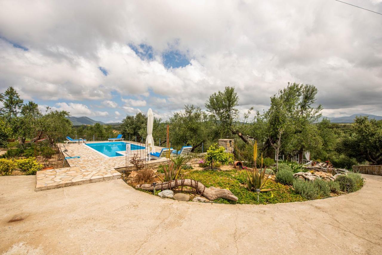 Hakuna Matata Holidays Wooden Lodge With Airco & Pool In Greek Olive Grove Methoni  Extérieur photo
