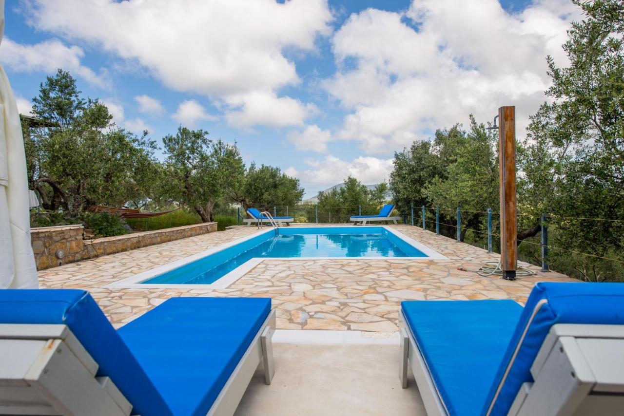 Hakuna Matata Holidays Wooden Lodge With Airco & Pool In Greek Olive Grove Methoni  Extérieur photo