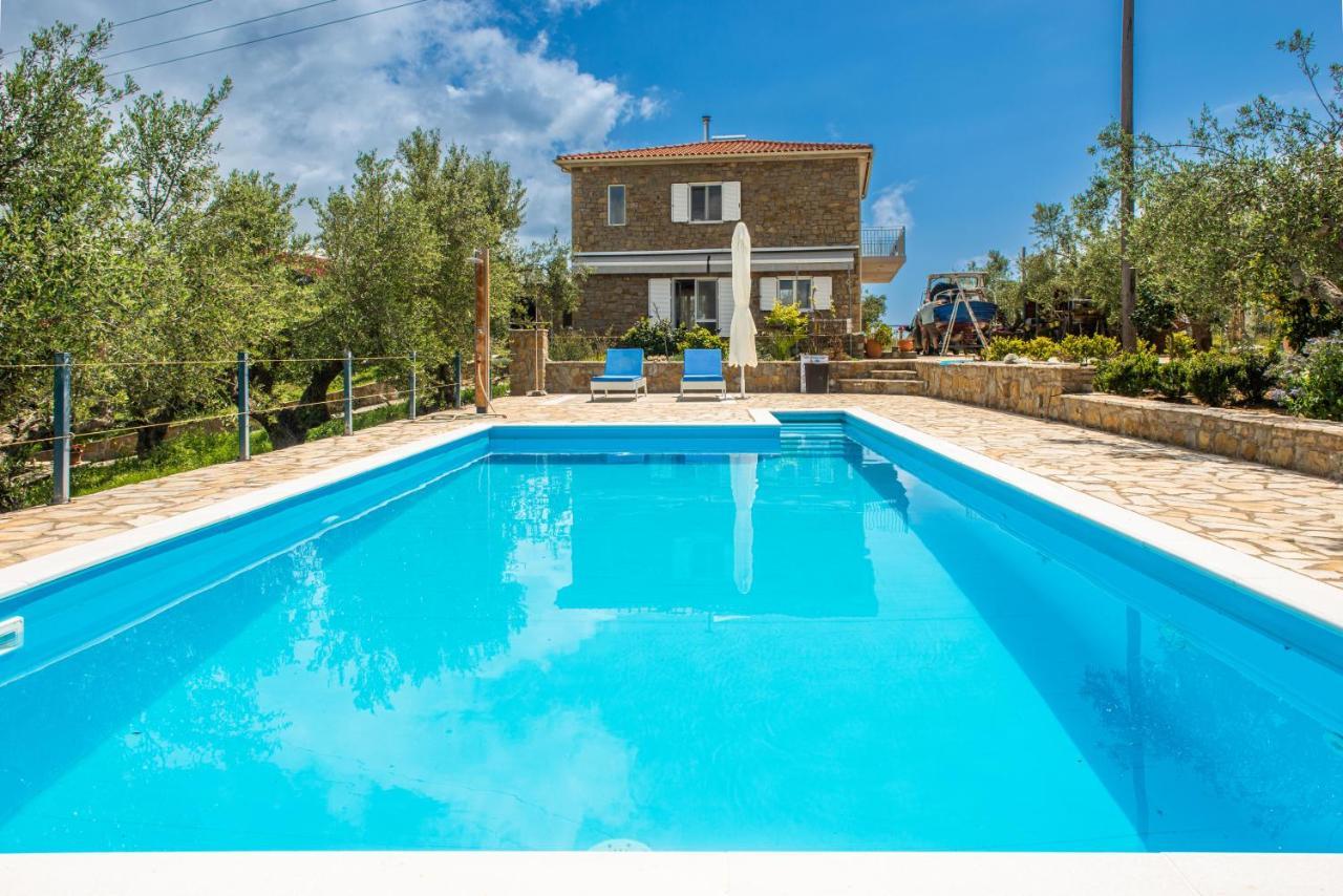 Hakuna Matata Holidays Wooden Lodge With Airco & Pool In Greek Olive Grove Methoni  Extérieur photo