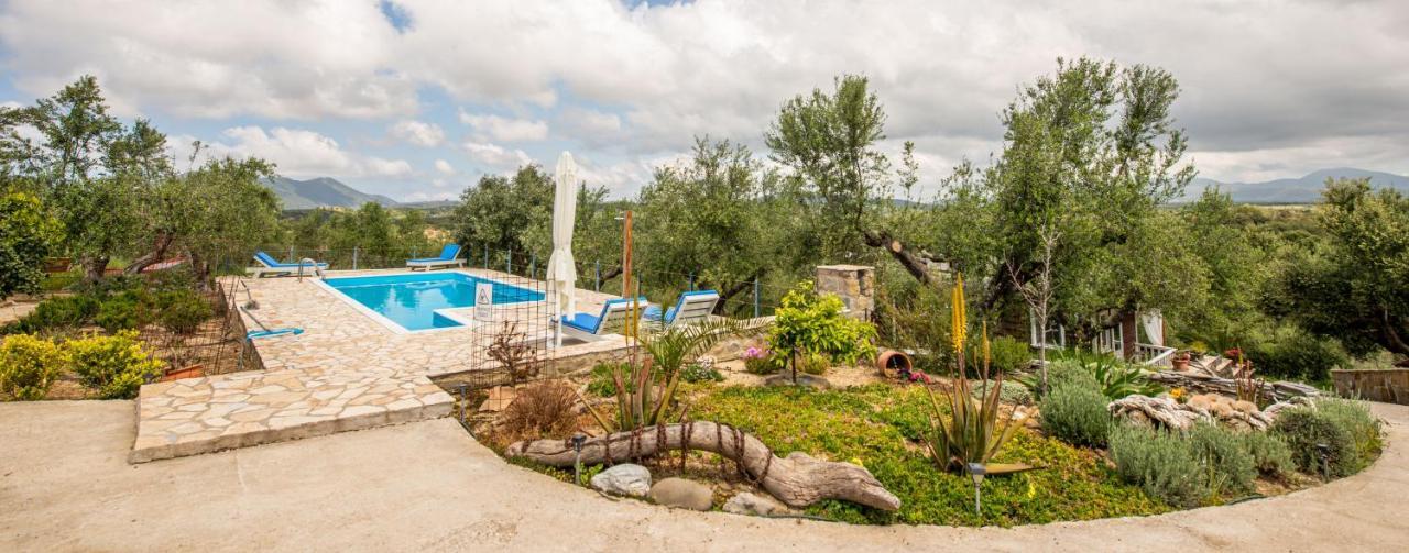 Hakuna Matata Holidays Wooden Lodge With Airco & Pool In Greek Olive Grove Methoni  Extérieur photo